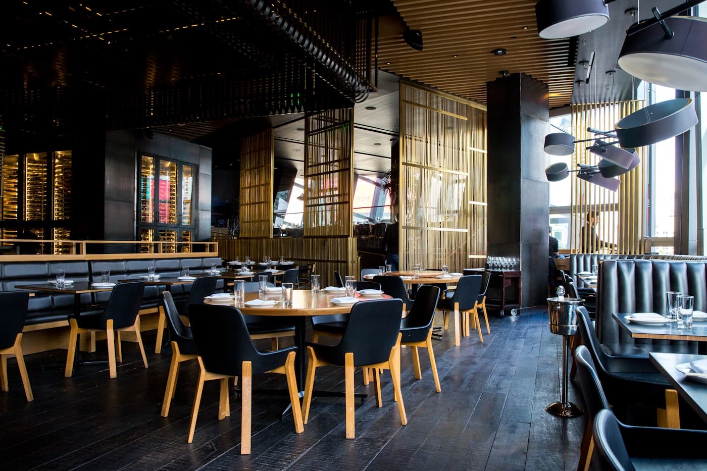 Salle chaleureuse du restaurant